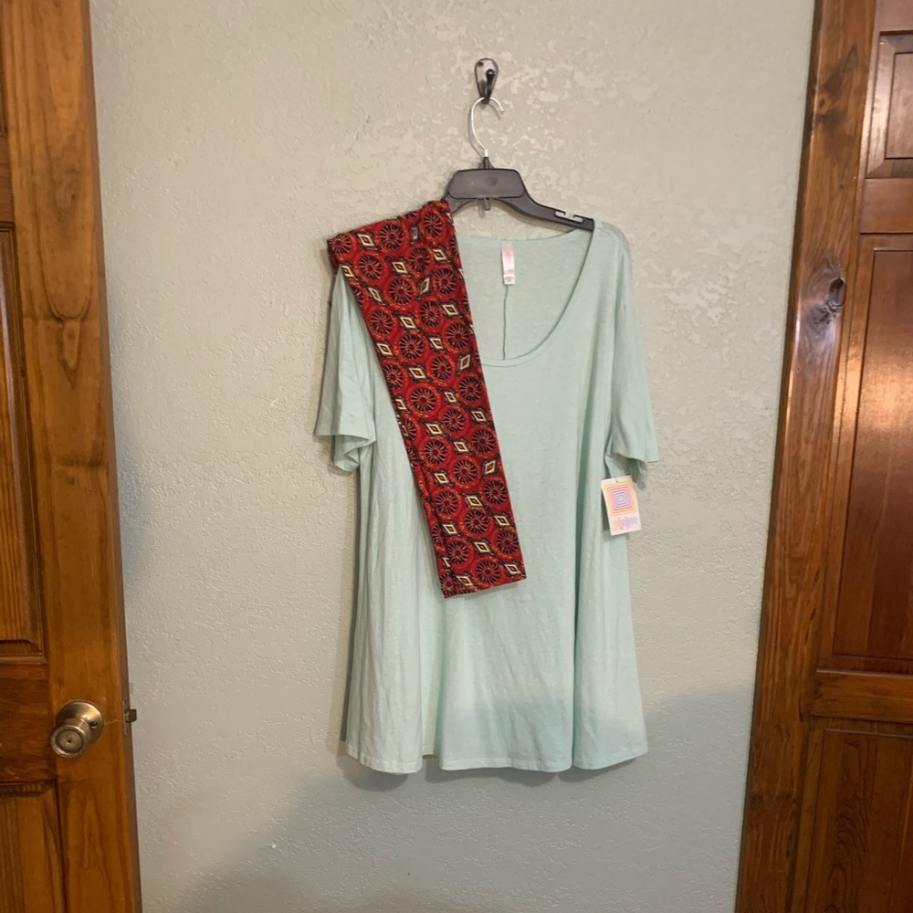 2XL LulaRoe Outfit - Perfect T Tunic & Legging